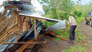Angin Puting Beliung Landa BUR, Satu Warga Meningal Tertimpa Pondok