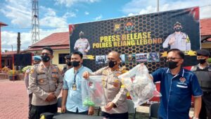 Bela Adik, Seorang Pemuda di Kota Padang Tusuk Pelajar