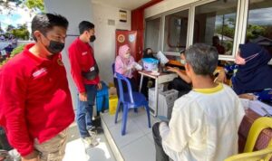 Binda Vaksin Penerima BLT di Kantor Pos Ujan Mas