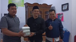 Jumat Berbagi Berkah Putra Mas Sambangi Pompes Hidayatullah