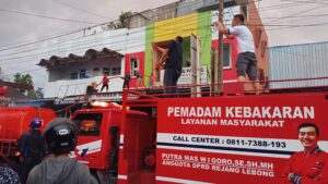 Ruko 3 Lantai Di Pasar Atas Terbakar, PMW Turunkan Mobil PBK