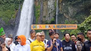 Kunjungi Air Terjun di Desa Belitar Seberang, Sandiaga Uno : Luar Biasa