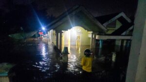 Luapan Dua Sungai Banjiri Puluhan Rumah, Dua Jembatan Putus