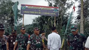 Diguyur Hujan, Tim Wasev Mabesad Tinjau Pelaksanaan TMMD Reg-115