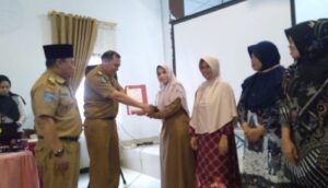 DPM PTSP Rejang Lebong Serahkan 100 NIB Gratis Bagi Pelaku UMKM