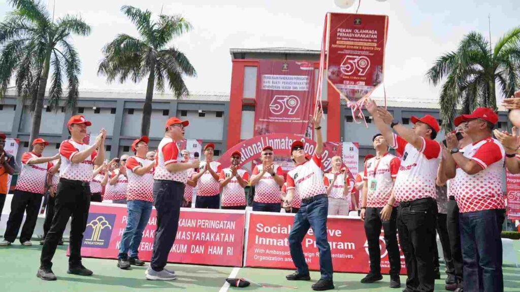 Jelang Hari Bakti Pemasyarakatan, Puluhan Duta Besar dan Menkumham Bertanding Olahraga Bersama Narapidana