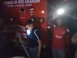 Kerahkan Armada Damkar, PMW Turun Langsung Bantu Padamkan Kebakaran