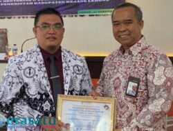 Disdikbud Rejang Lebong Terima Penghargaan Ombudsman RI Untuk Pelayanan OPD Terbaik
