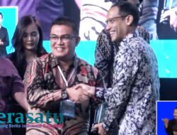 Konsen Pendidikan, Bupati Rejang Lebong  Diganjar Penghargaan Mendikbud