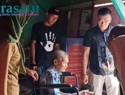 Putra Mas Wigoro Berikan Kursi Roda untuk Warga