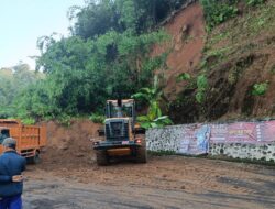 Jalan Lintas Curup – Lebong Tertimbun Longsor