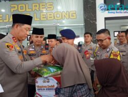 Kapolda Bengkulu Bagikan Paket Sembako ke Masyarakat Rejang Lebong