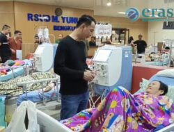 Bupati Rejang Lebong Jenguk Pasien Hemodialisa di RS M. Yunus Bengkulu