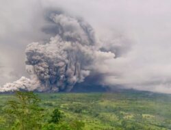 Ribuan Warga Dievakuasi Akibat Erupsi Gunung Semeru