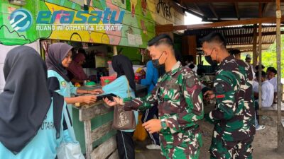 Satgas Puter Yonif 144 Jaya Yudha Edukasi Bahaya Abu Vulkanik dan Asap, di Pulau Enggano