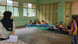 Kekurangan Meja Kursi, Siswa SD 127 Rejang Lebong Duduk Lesehan di Lantai