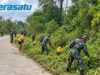 Selain Jaga Keamanan Pulau Terluar, Satgas Puter Yonif 144/Jaya Yudha Gotong Royong Bersihkan Lingkungan Enggano