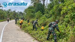 Selain Jaga Keamanan Pulau Terluar, Satgas Puter Yonif 144/Jaya Yudha Gotong Royong Bersihkan Lingkungan Enggano